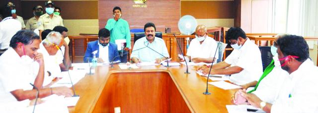 ಆಶಾ, ಅಂಗನವಾಡಿ ಕಾರ್ಯಕತರ್ೆಯರಿಗೆ ಥರ್ಮಲ್ ಸ್ಕ್ಯಾನರ್ ಒದಗಿಸಿ: ಬಿ.ಸಿ. ಪಾಟೀಲ